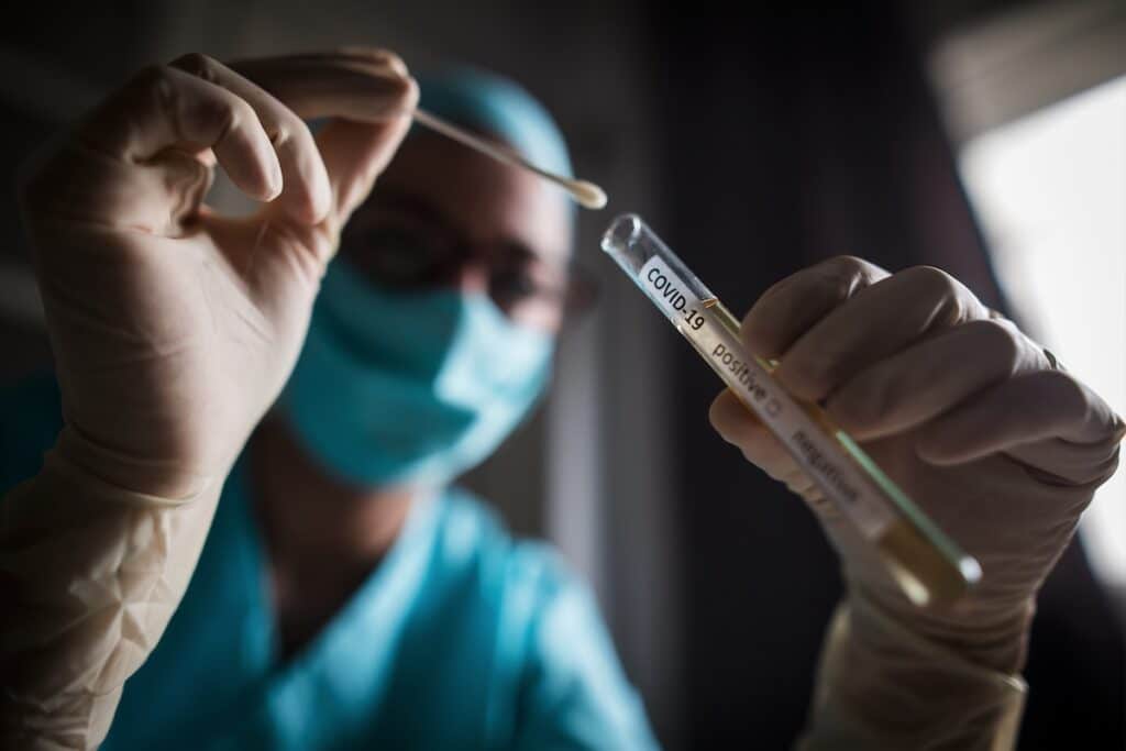 Lab tech testing for Covid-19
