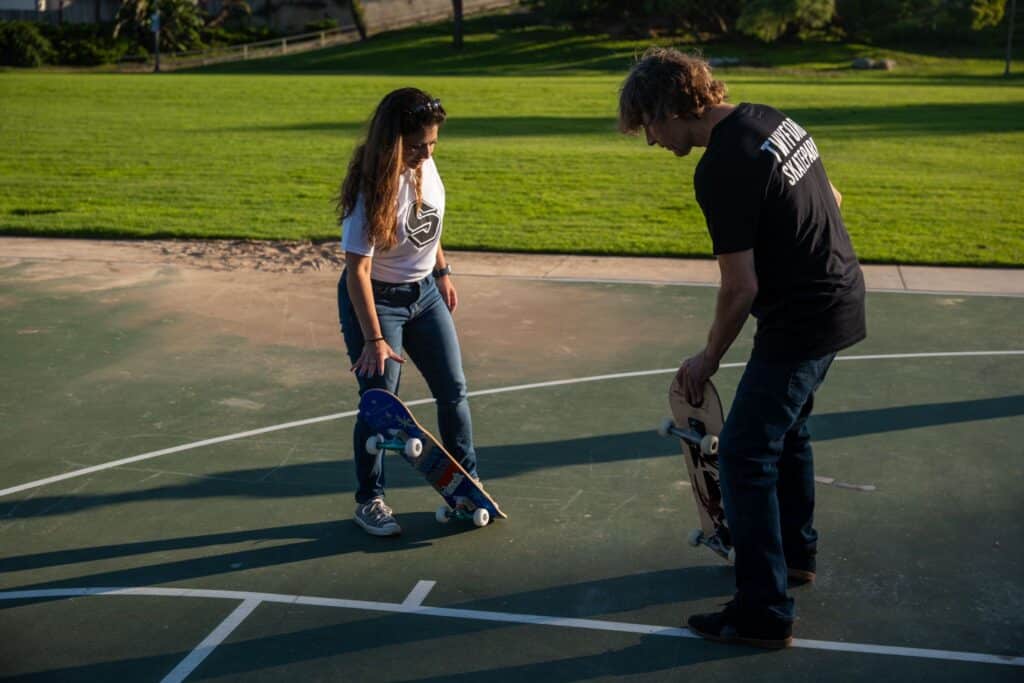 Rodney Mullen showing Suze a skate move